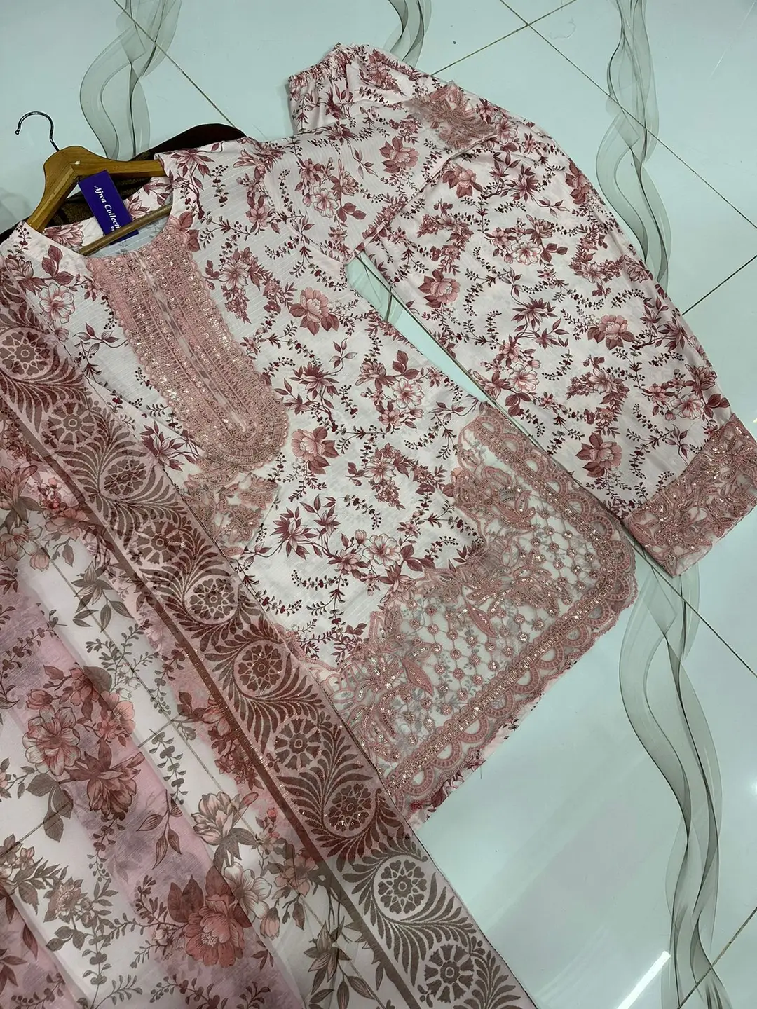 3 Pcs Women's Stitched Lawn Embroidered Suit - Image 3