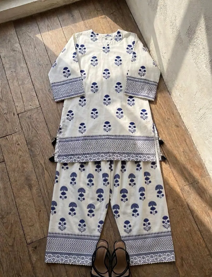 2 Pcs Women's Stitched Grip Printed Suit | Zarviaa - Image 3