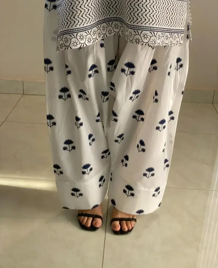 2 Pcs Women's Stitched Grip Printed Suit | Zarviaa - Image 5