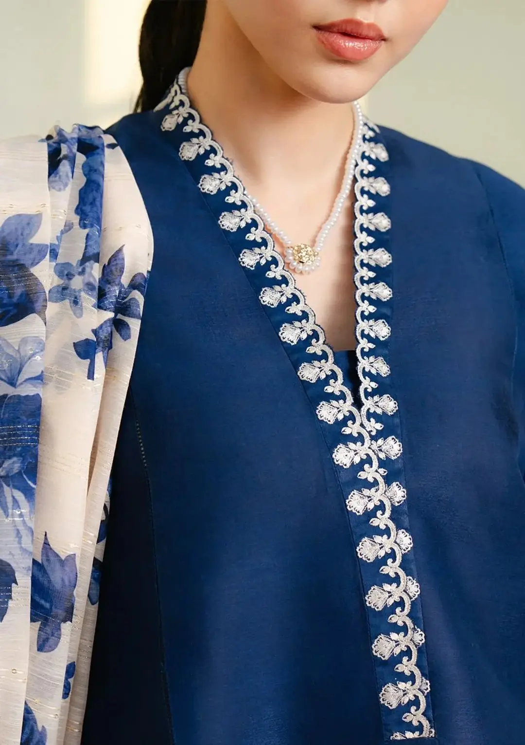 3 Piece Cotton Lawn Suit for Women – Embroidered Lawn Suit | Zarviaa - Image 4
